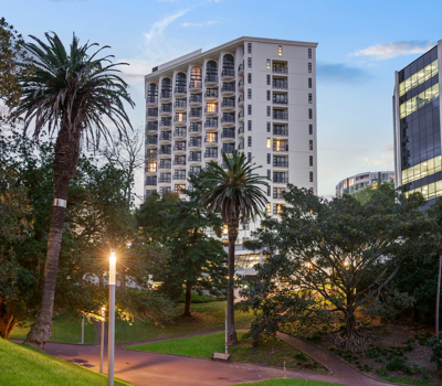 Parkside Hotel & Apartments