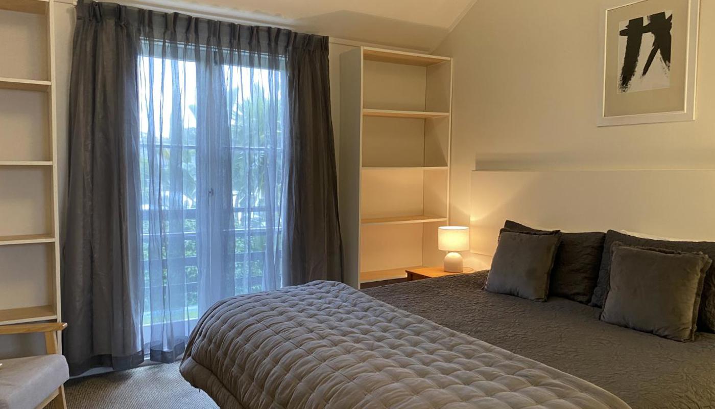 Deluxe Queen ( 1o upstairs )